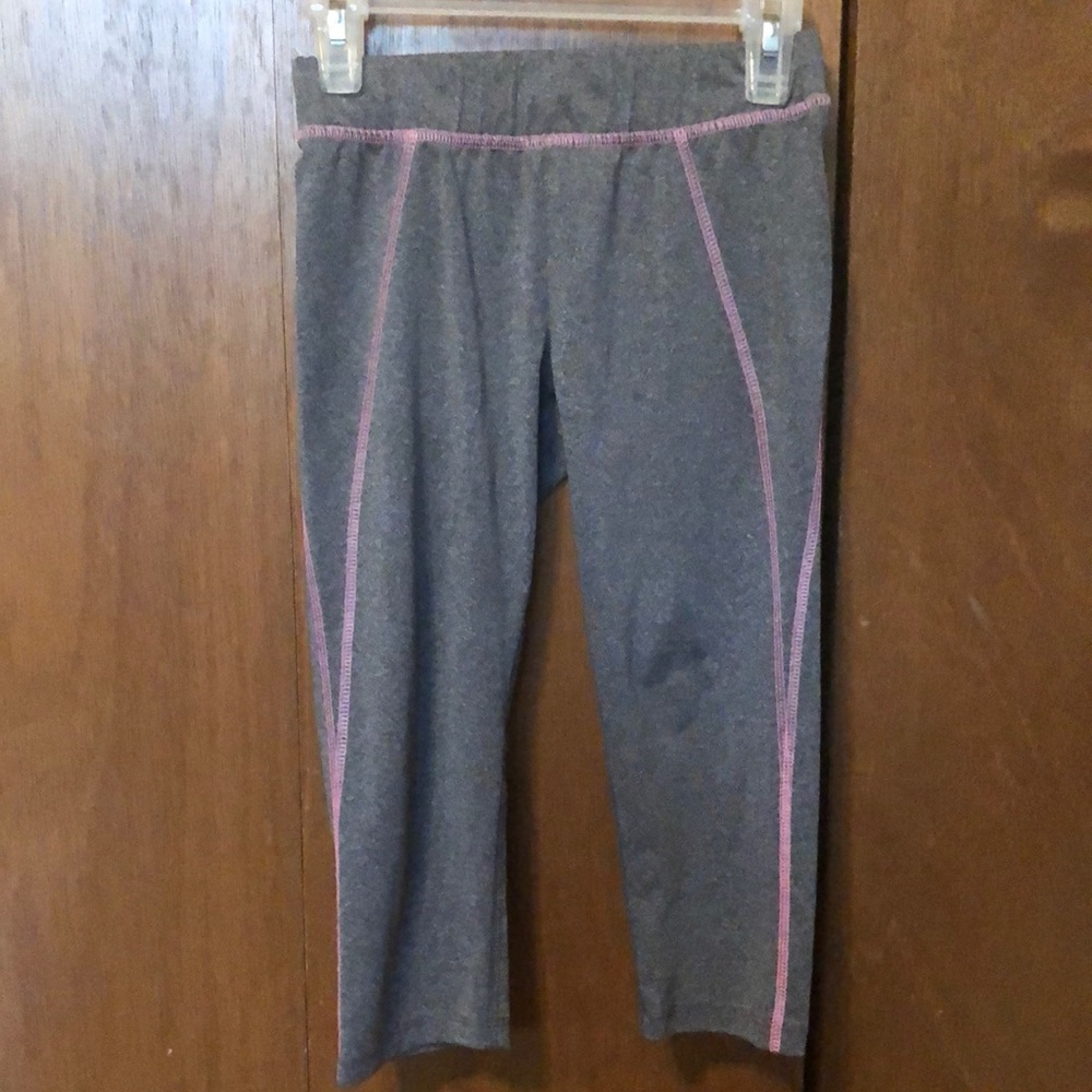 PREOWNED GIRLS LEGGINGS SIZE 7-8. IN EXCELLENT CONDITION.